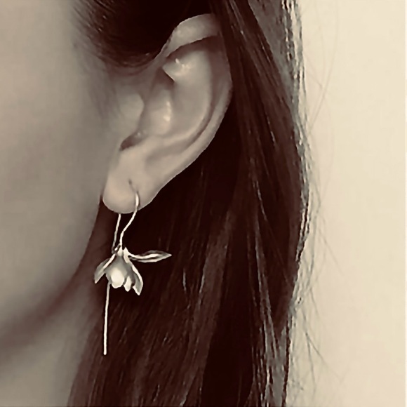“Blodeuwedd” Orchid Flower Sculpted Feminine Silver Ear Pin Hook Threader Dangle - Picture 4 of 16